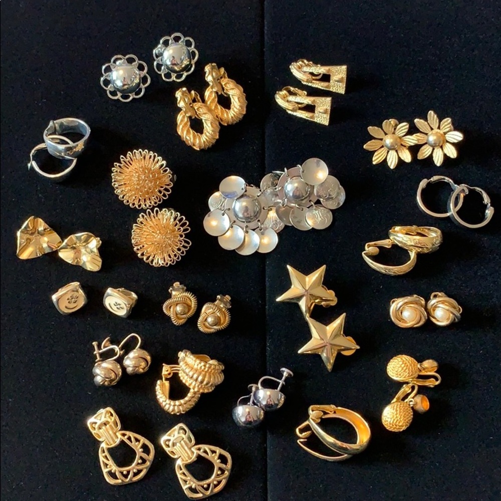 20 pair of Vintage clip on earrings mixed metals